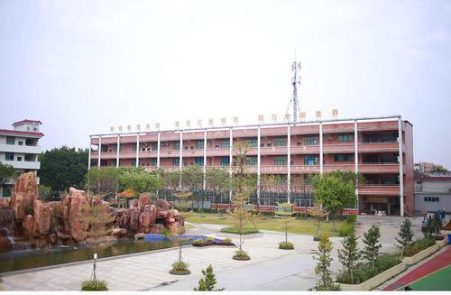 绵阳市丰谷职高学校寝室标准学校宿舍是规范的学生宿舍