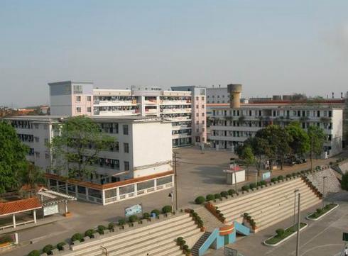隆昌地域管理方法一流的乡村省部级示范职业学校